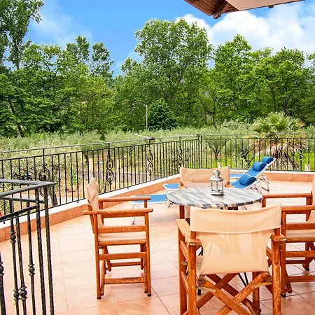 Forty Roses * Vourvourou